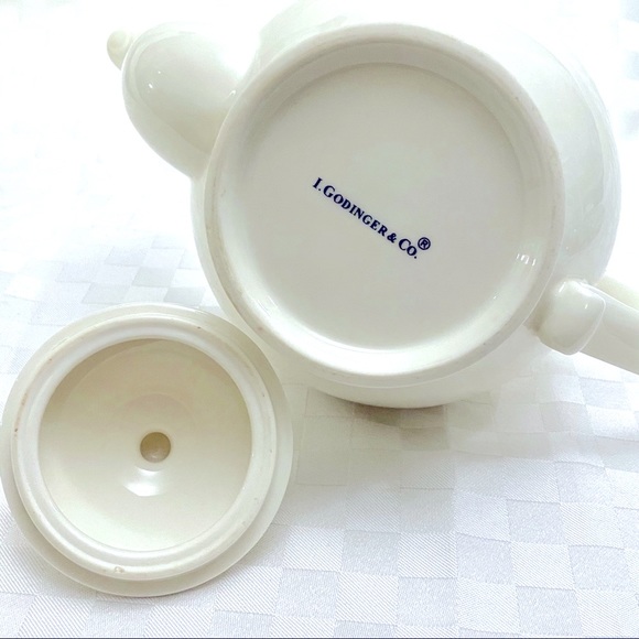 I. Godinger & Co. vintage round ivory teapot - Picture 5 of 10
